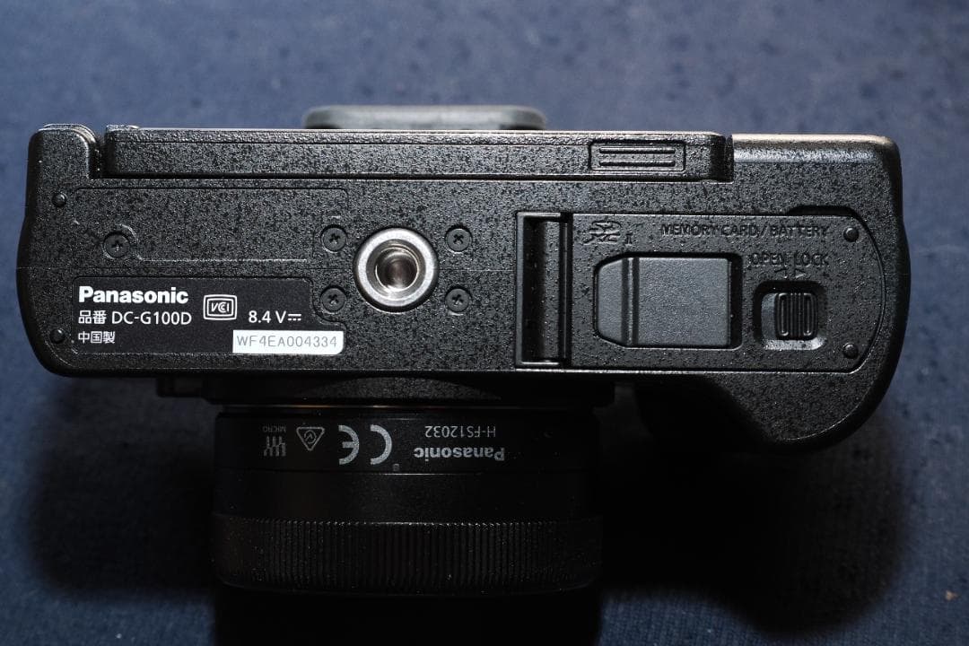 美品　パナソニック　Lumix　DC-G100D（新型）標準ズーム付き