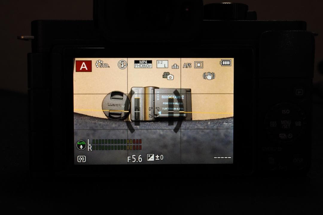 美品　パナソニック　Lumix　DC-G100D（新型）標準ズーム付き