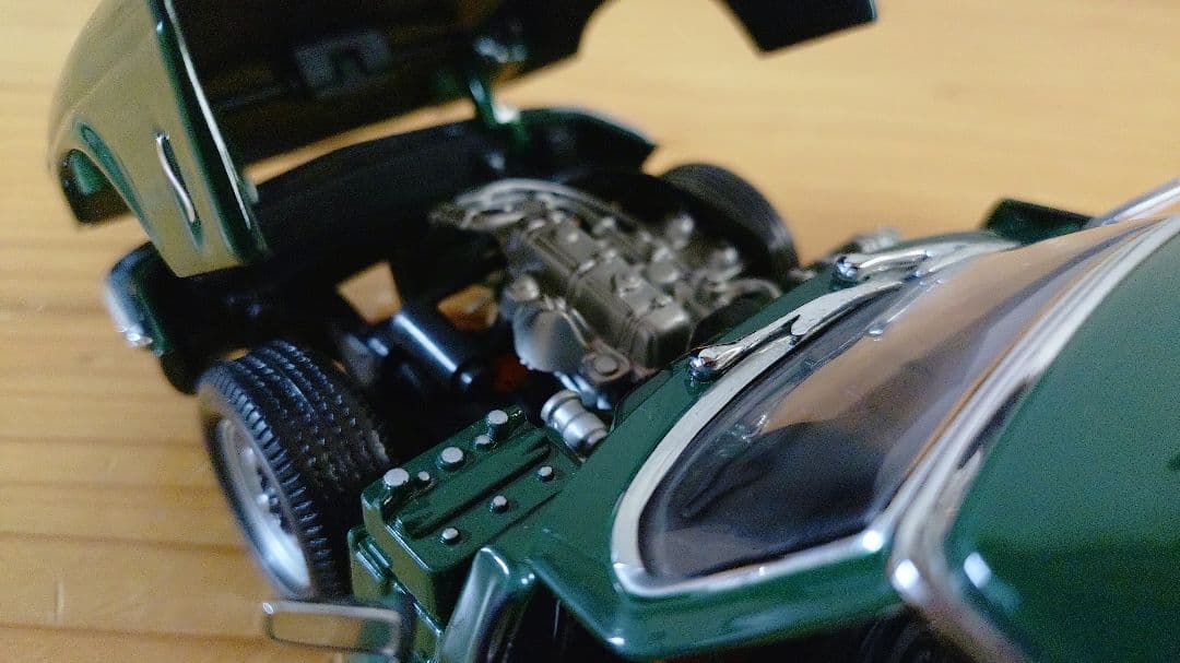1/18　ミニカー　サンスター　トライアンフ　GT6　スピットファイア　ロータス