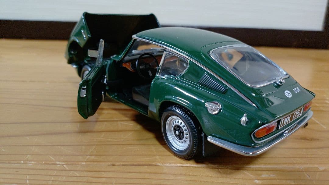 1/18　ミニカー　サンスター　トライアンフ　GT6　スピットファイア　ロータス