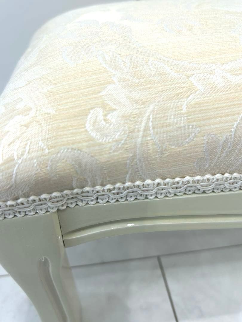 イタリアフットスツール　猫脚ホワイトベージュ　W34✖️D23.5✖️H20.5cm