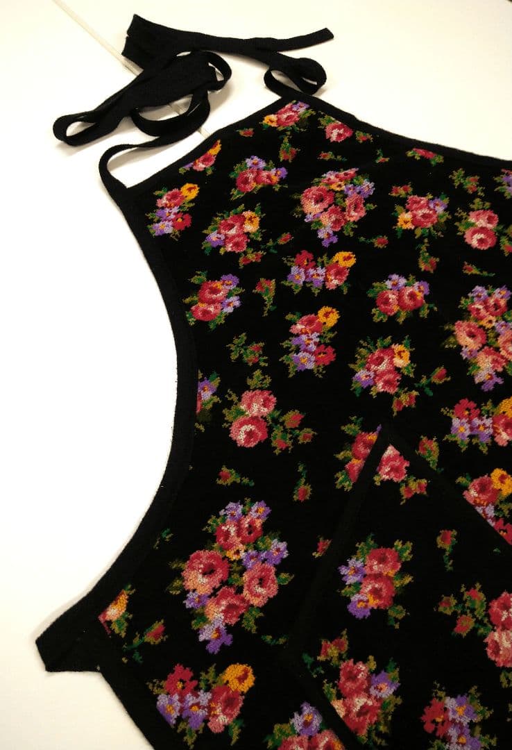 FEILER 花柄エプロン 黒　ポケット2個付