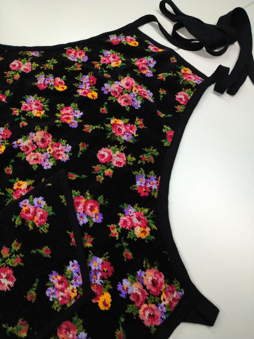 FEILER 花柄エプロン 黒　ポケット2個付