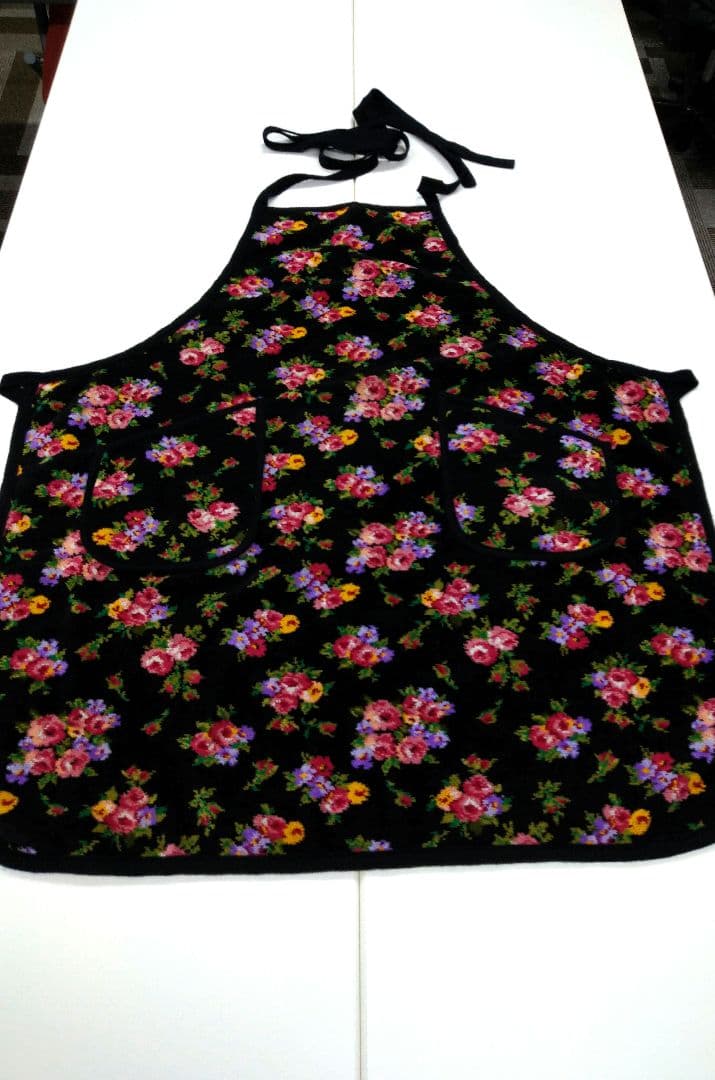 FEILER 花柄エプロン 黒　ポケット2個付