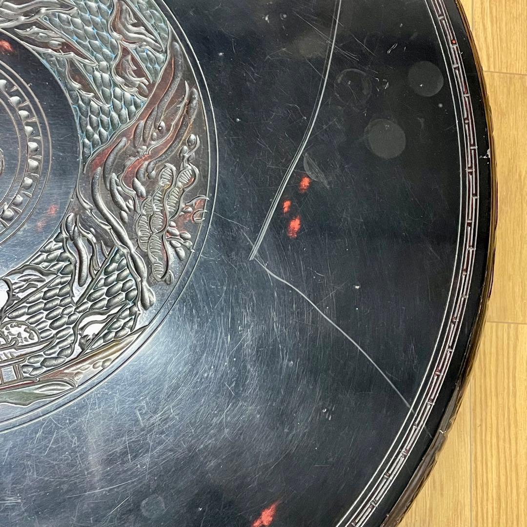 古い漆芸の円卓