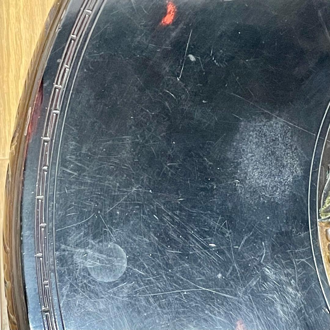 古い漆芸の円卓