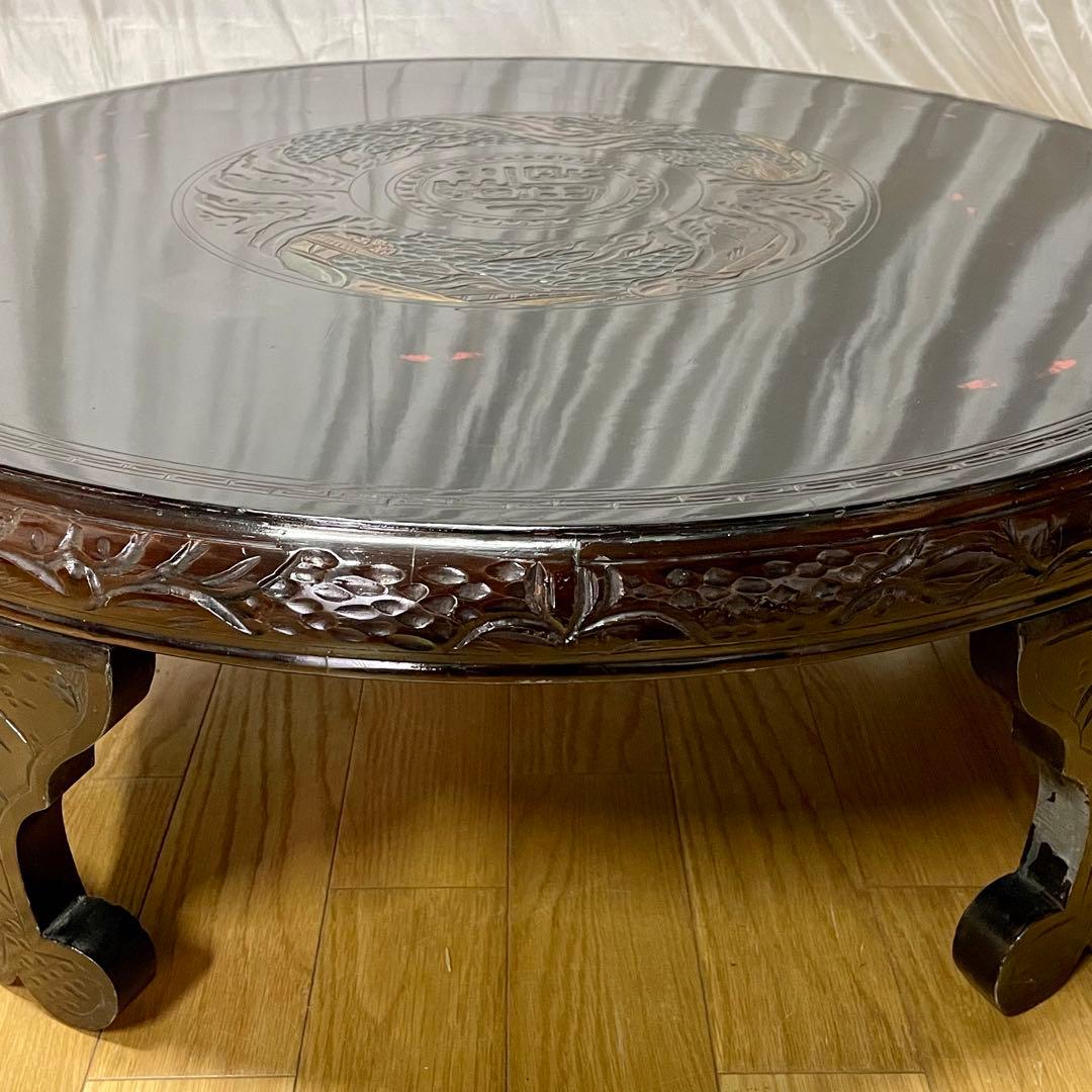 古い漆芸の円卓