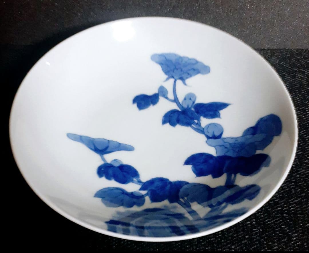 江戸時代後期　後期藍鍋島　芙蓉文様　裏面　七宝繋ぎ文様　櫛高台　21.4cm鉢