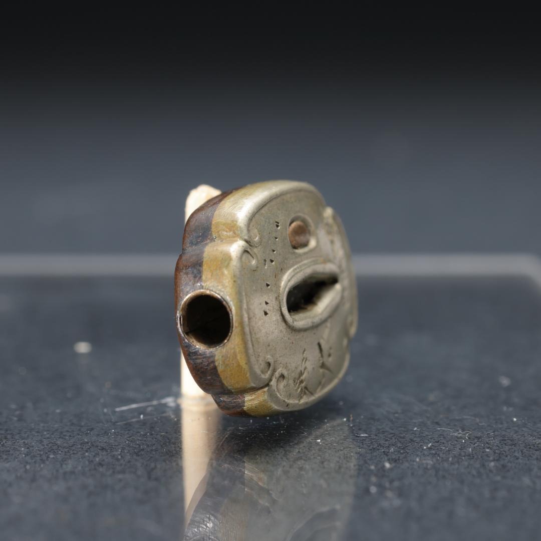 緒締め玉　鐔形　葵図　金属製　骨董　胴乱　印籠　R1453