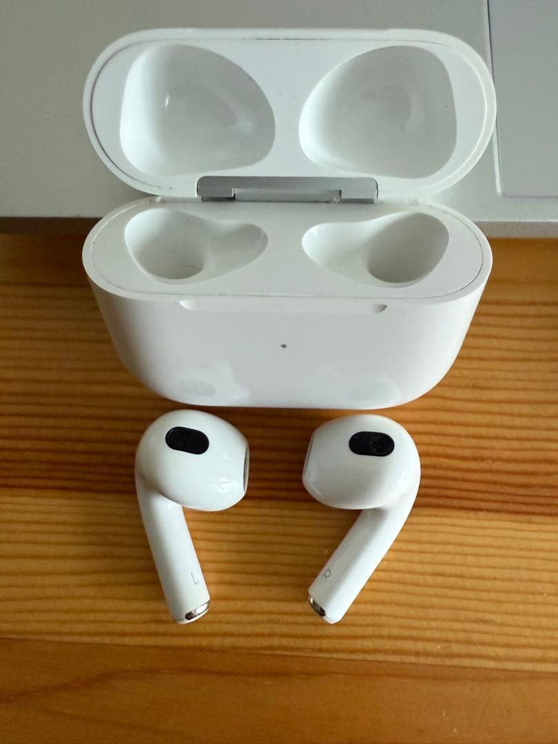 Airpods 第三世代　アップル