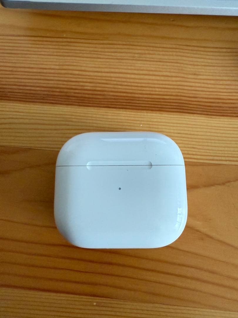 Airpods 第三世代　アップル