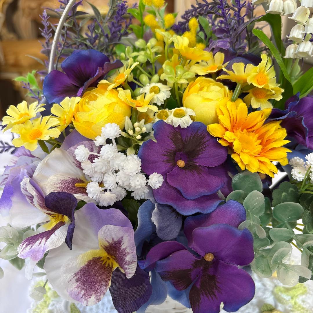 パンジーのバスケットタイプ・フラワーアレンジメント