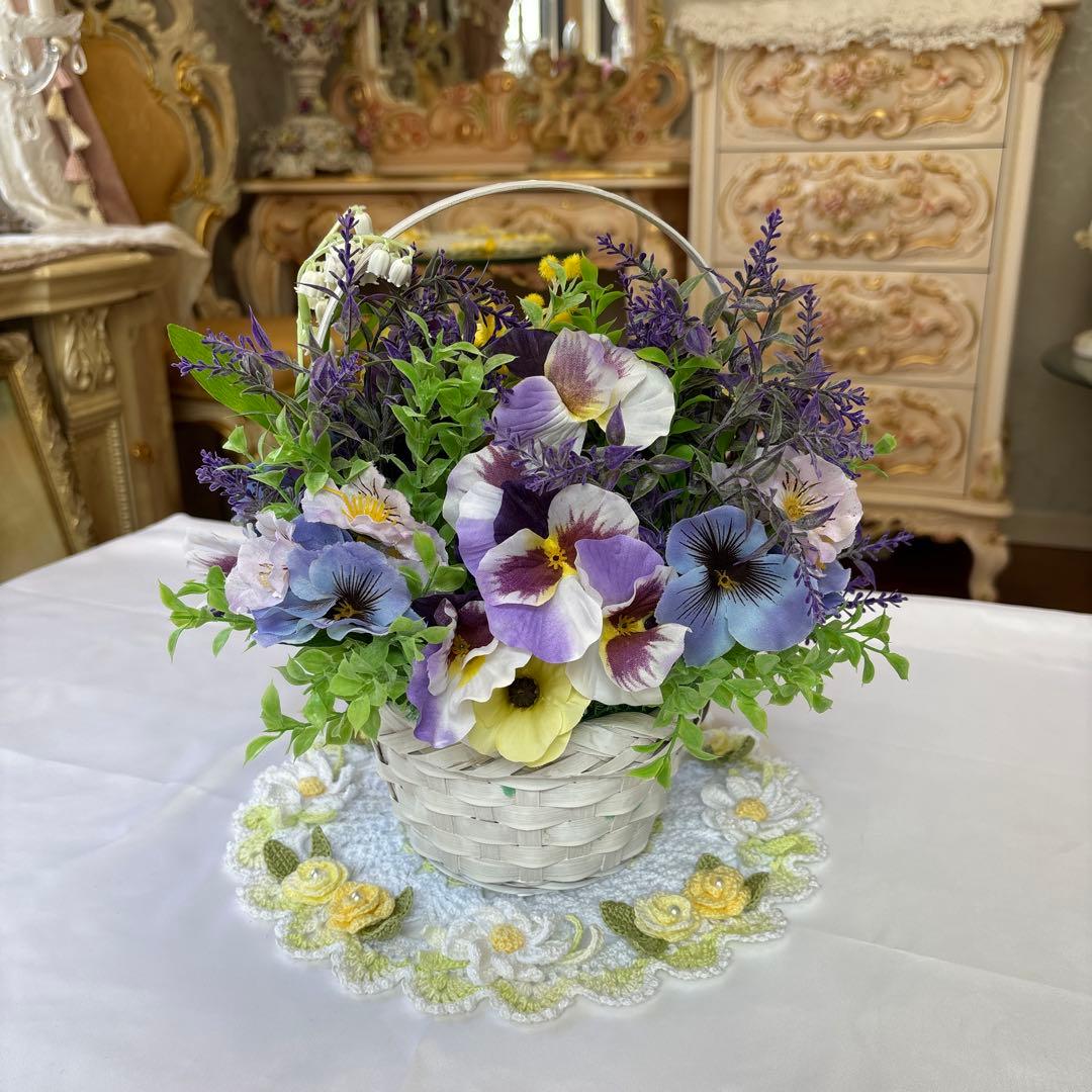 パンジーのバスケットタイプ・フラワーアレンジメント