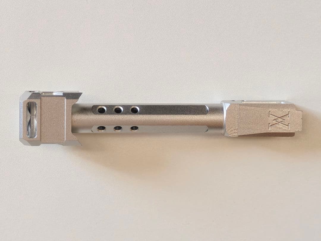 GUNDAY シルバー アウターバレル コンペンセイター glock 17