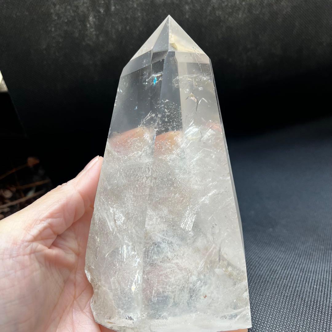 ブラジル産 水晶ポイント 約700g 天然石 原石 ポリッシュ 六角柱　台座付き