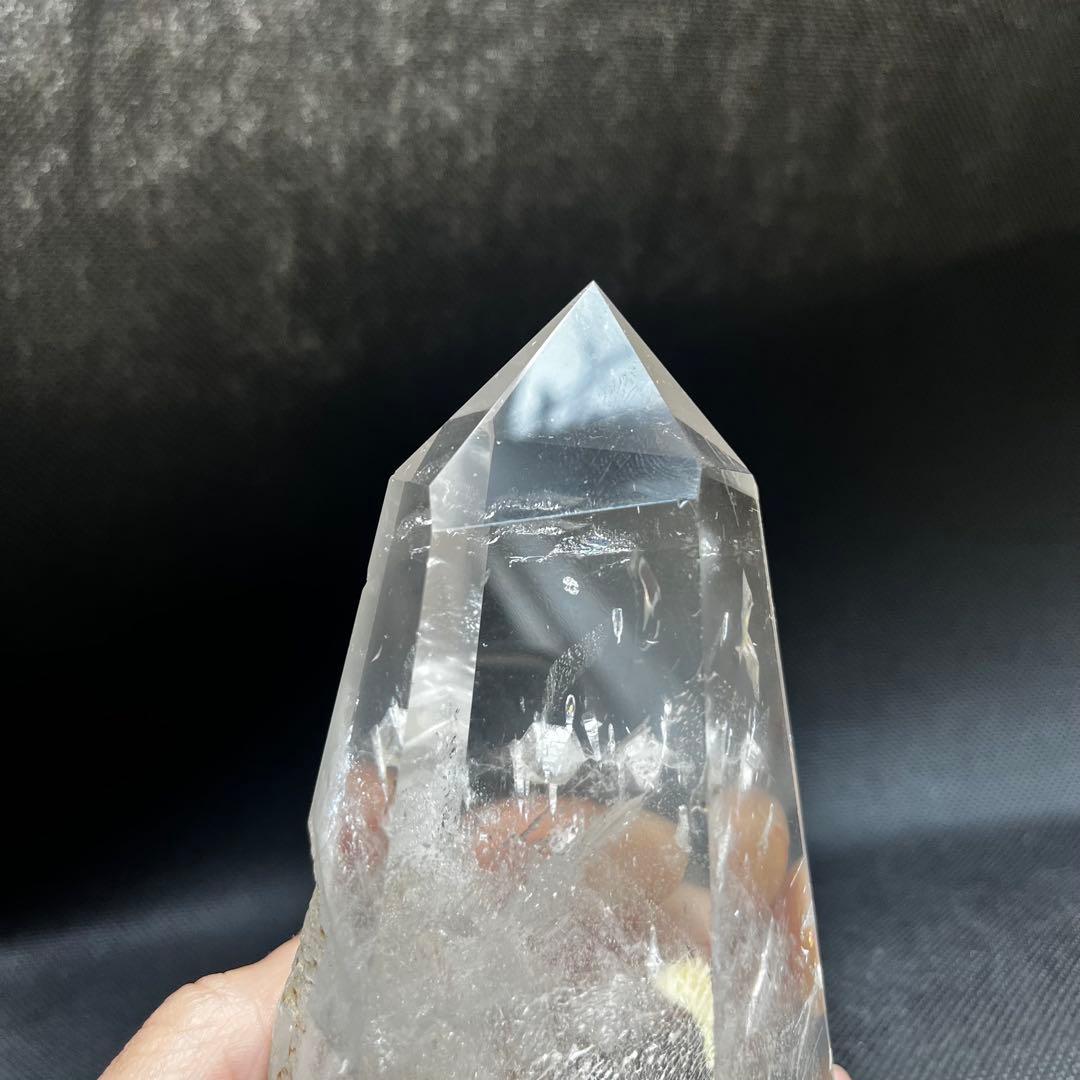 ブラジル産 水晶ポイント 約700g 天然石 原石 ポリッシュ 六角柱　台座付き