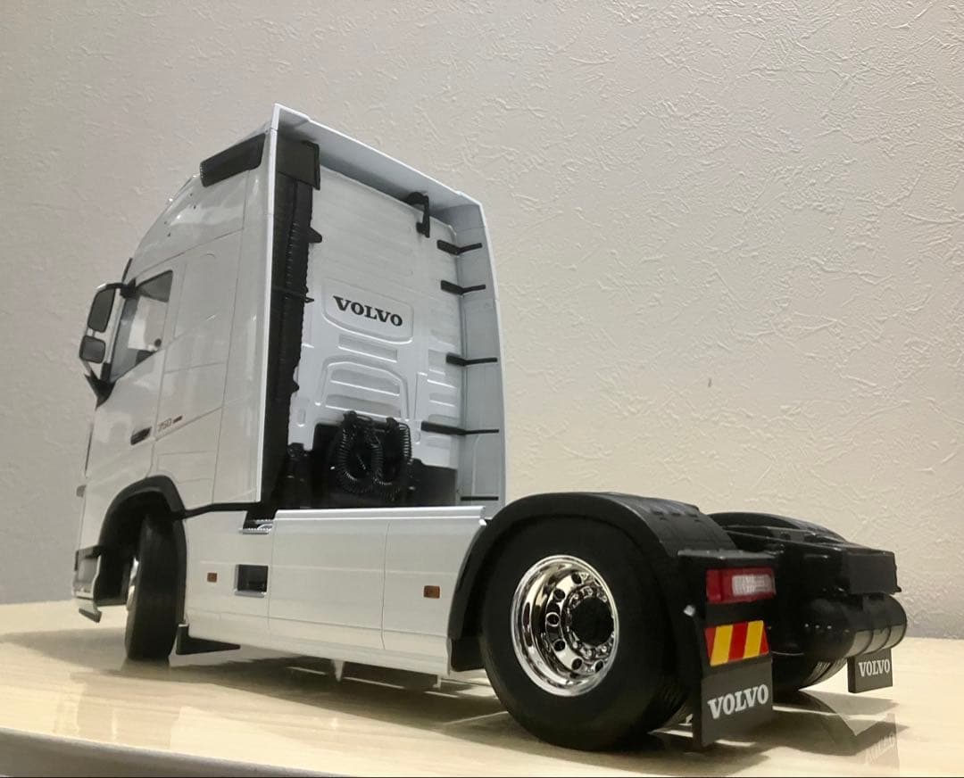 ボルボ 1/18 トラック トレーラーヘッド