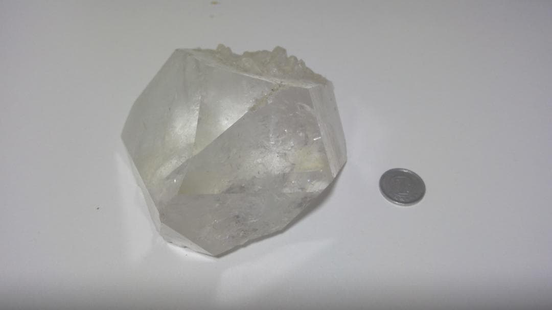 クオーツ置物　パワーストーン原石　置物