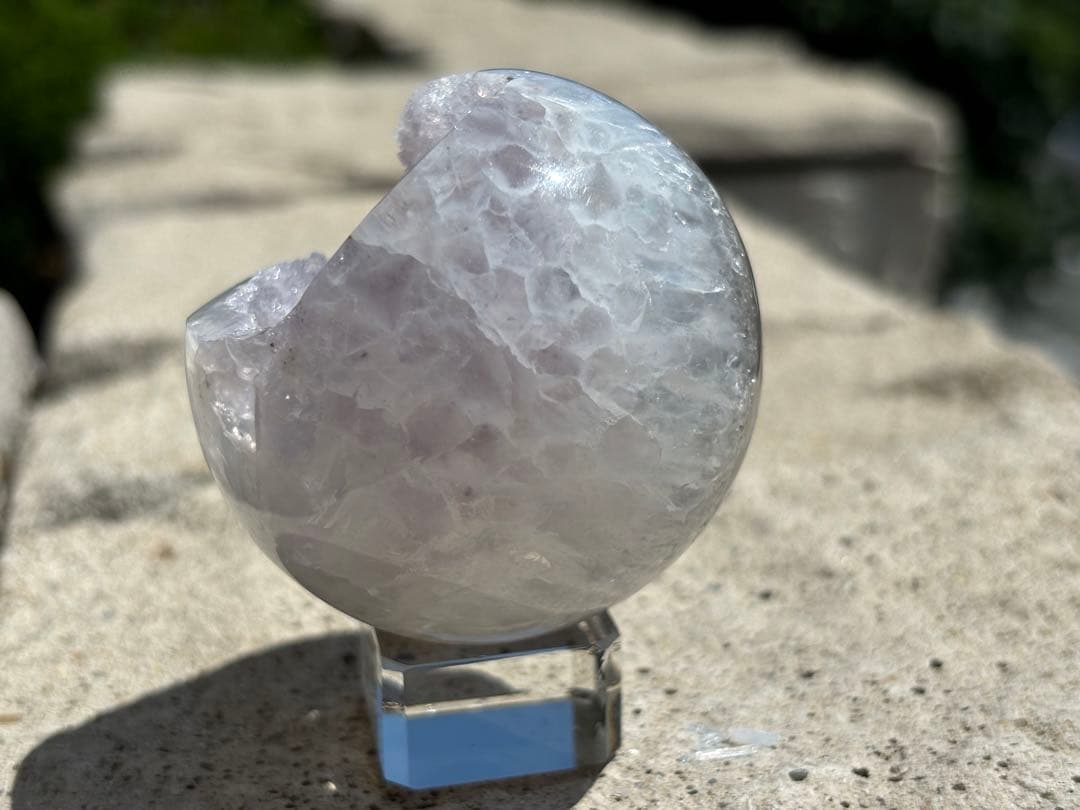 【強力浄化・直感力・洞察力】希少！ホワイトアメジスト・薄紫色笑口⭐️N70 台座付