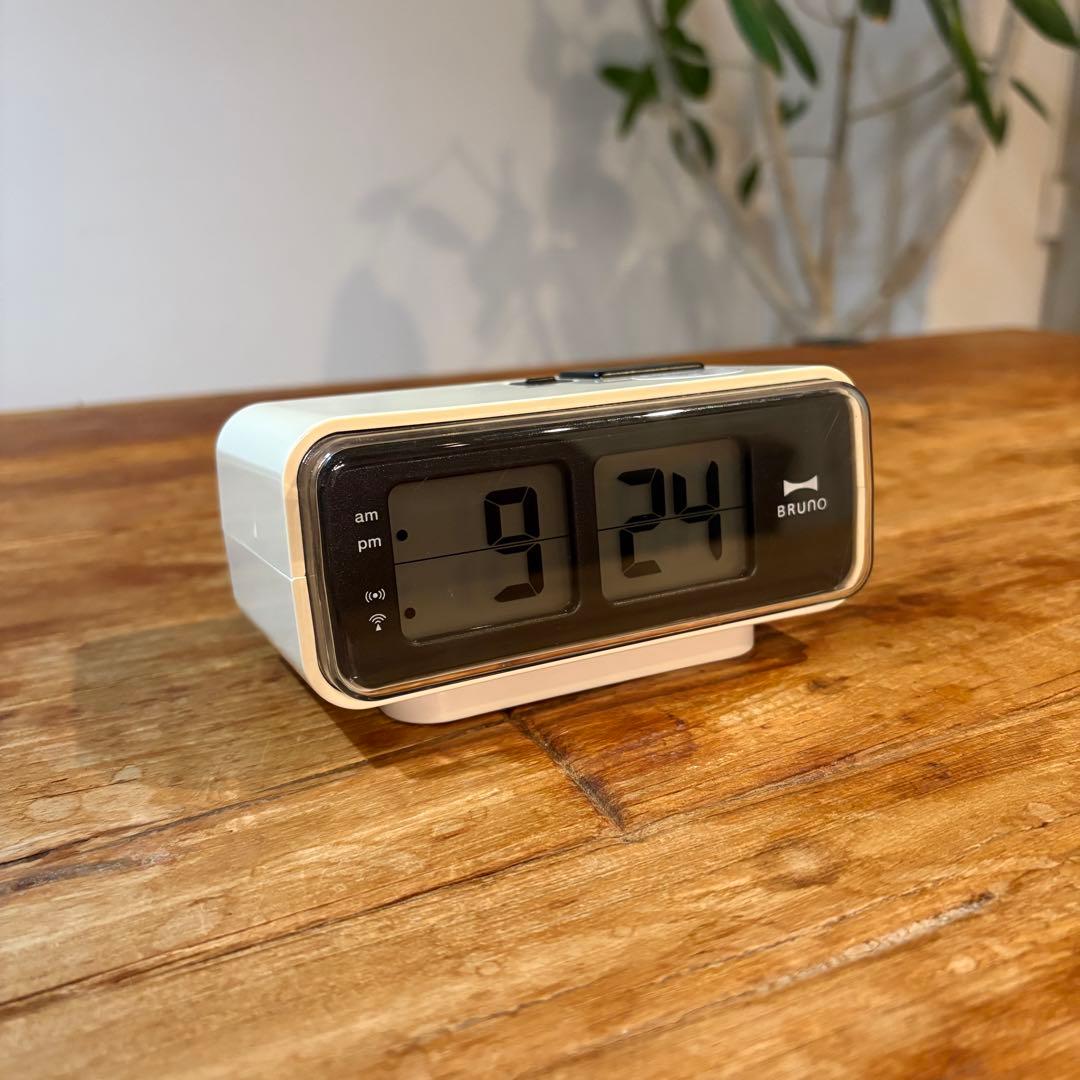 BRUNO デジタル電波時計 ホワイト BCR003