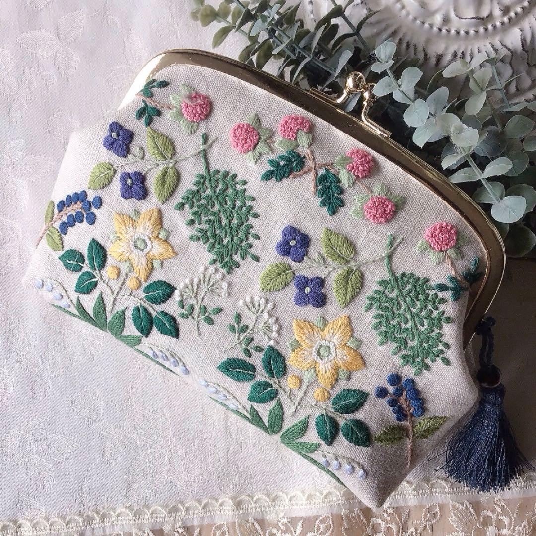 春めく季節のがま口ポーチ　手刺繍　ハンドメイド