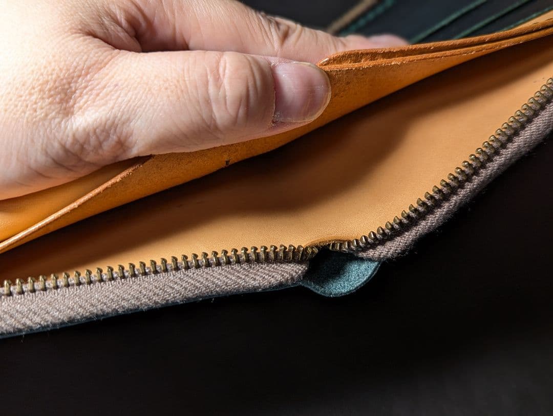 2つ折りファスナーウォレット カラーヌメ ディープグリーン