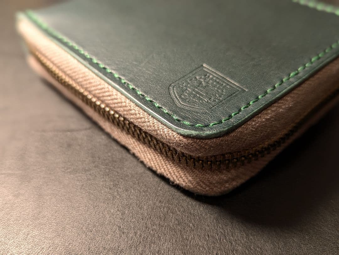 2つ折りファスナーウォレット カラーヌメ ディープグリーン