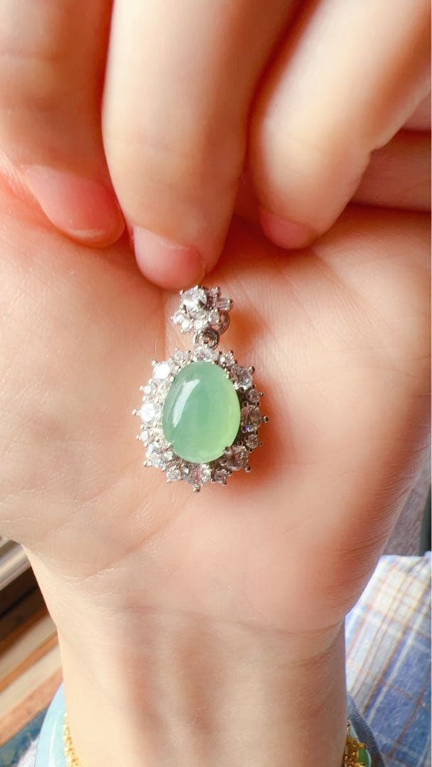 ミャンマー産 本翡翠 A貨 ペンダントs925シルバー台座 氷甘緑NGTC鑑定書