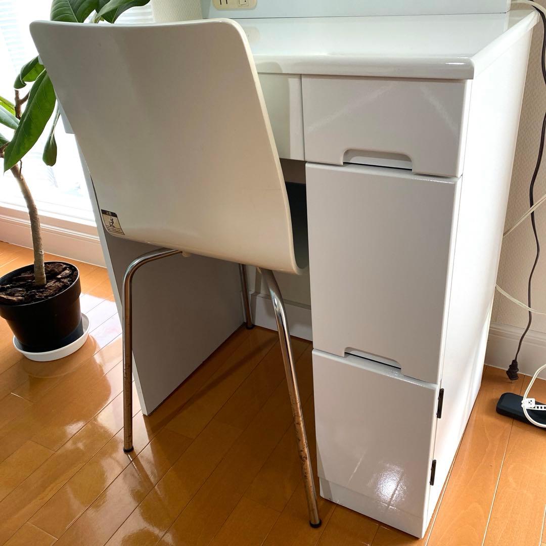 【機能性抜群】ホワイトドレッサー・鏡台　ライト　コンセント付　家具　リビング収納