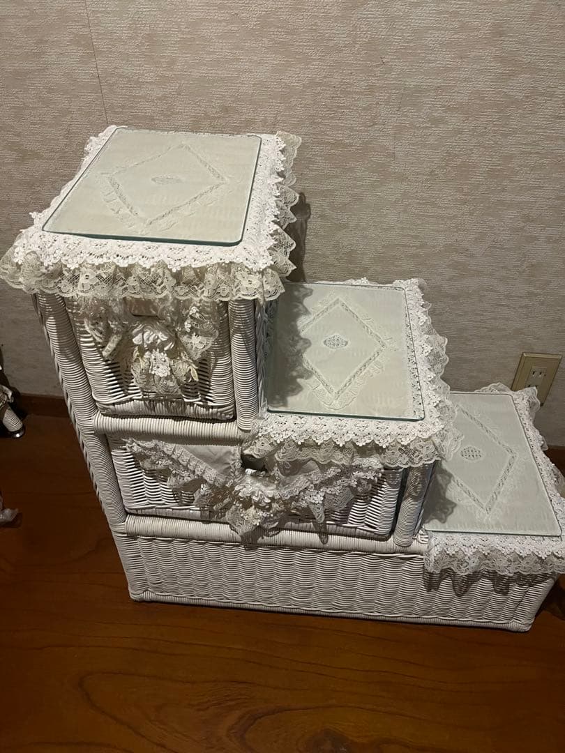 さえら　ラタン　レース装飾のホワイトラタン収納ボックス