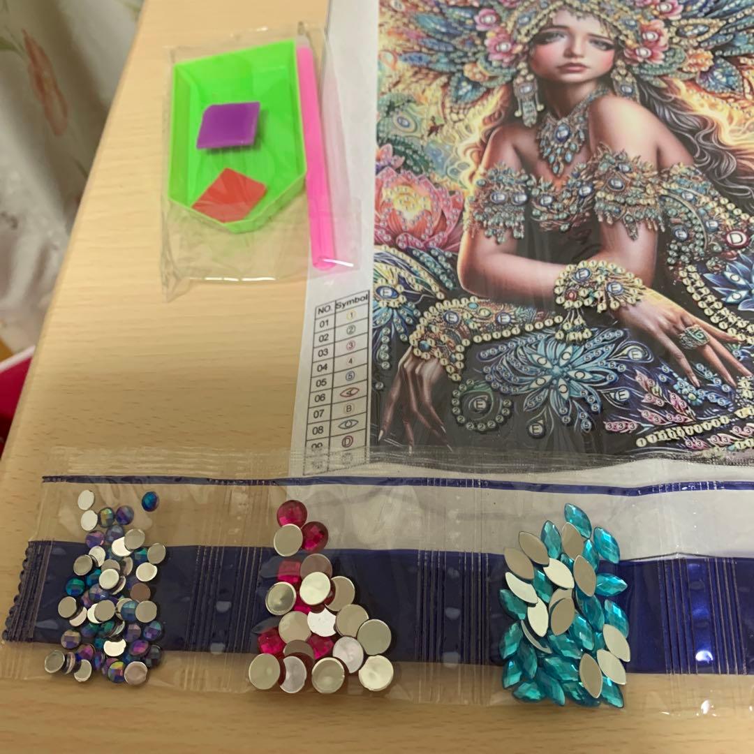 ダイヤモンドアート特殊ビーズ カラフルな女性と蓮の花のアート 30×30cm