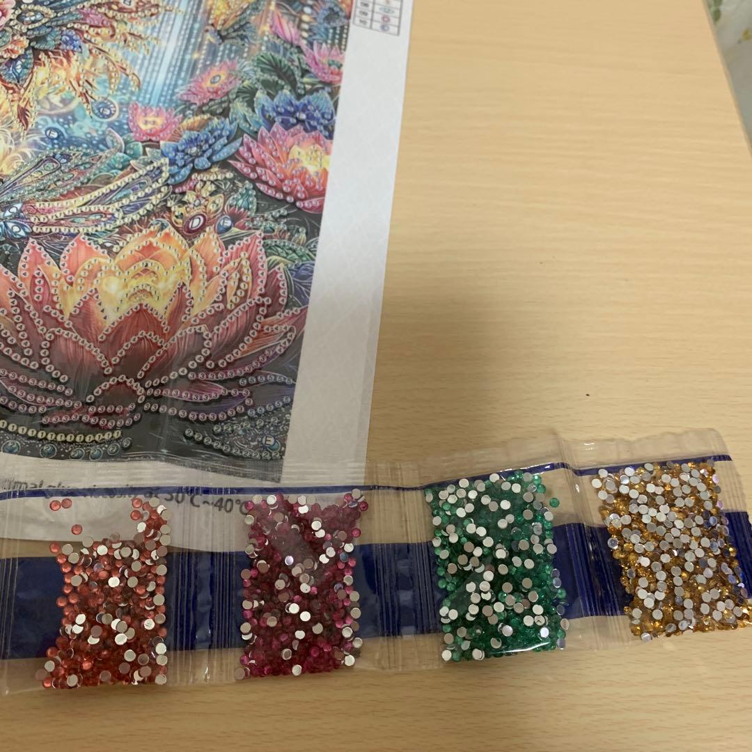 ダイヤモンドアート特殊ビーズ カラフルな女性と蓮の花のアート 30×30cm