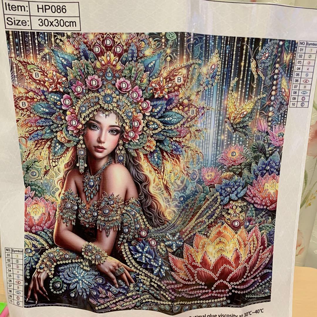 ダイヤモンドアート特殊ビーズ カラフルな女性と蓮の花のアート 30×30cm