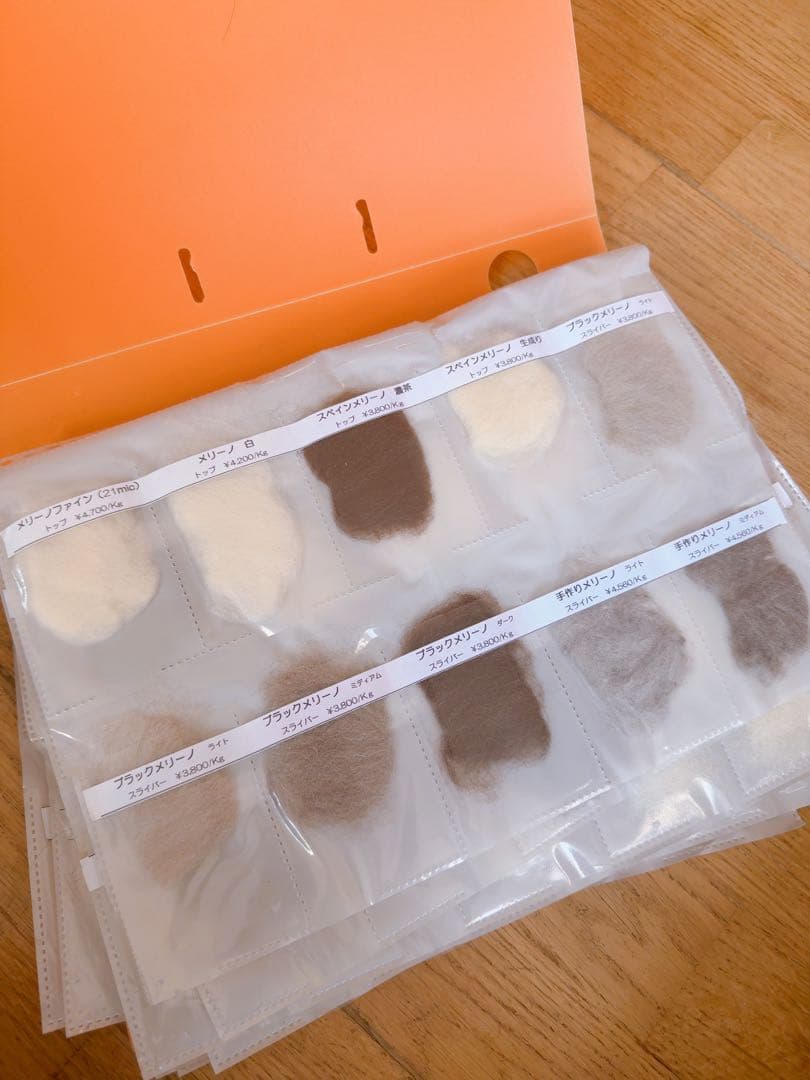 アシュフォード　スチューデントハンドカーダー　③細目と荒目セット＆羊毛見本一覧