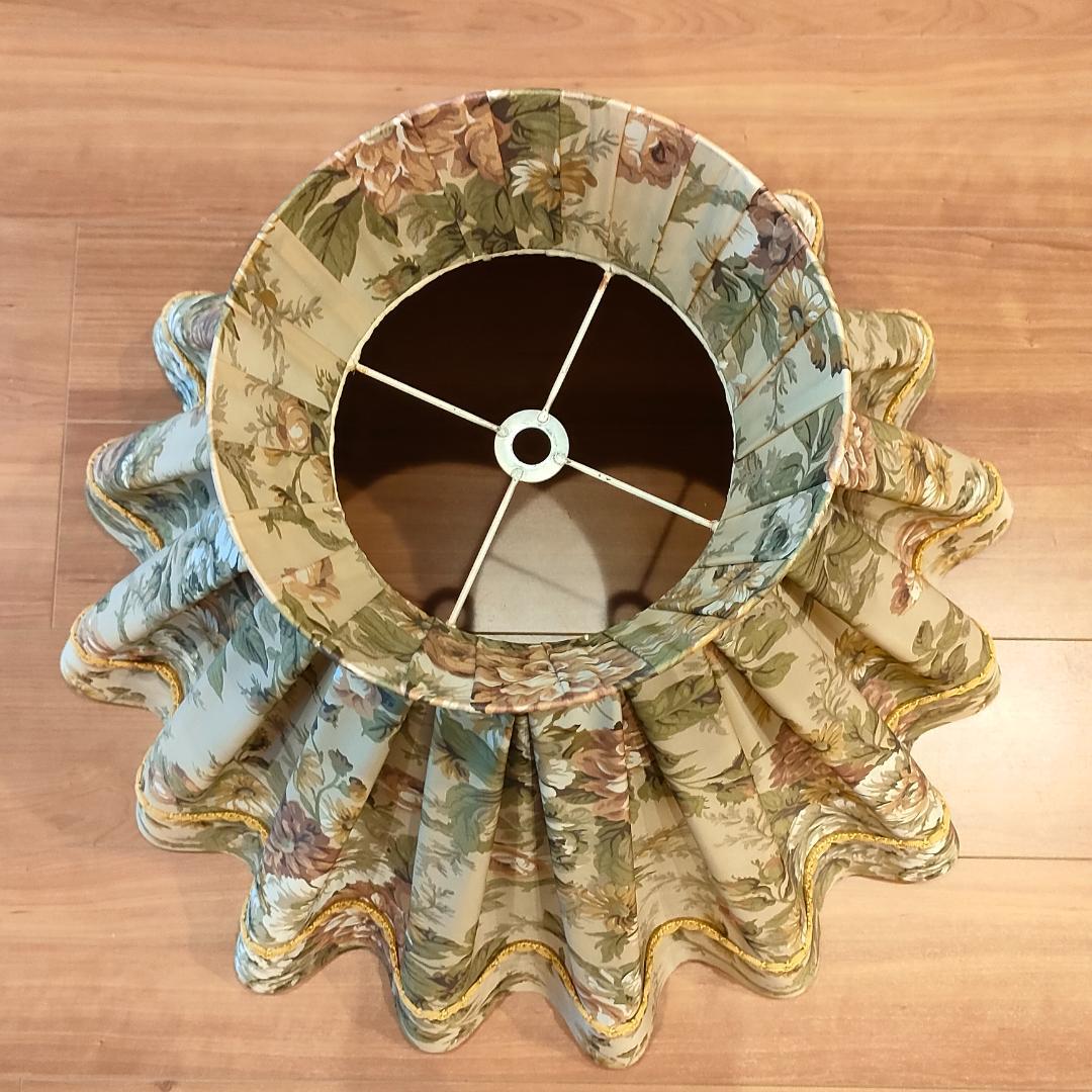 希少　木製　アンティークランプ　ウッドベース　彫刻