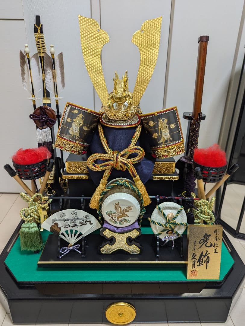 東京久月　兜飾　彫金仁王　五月人形