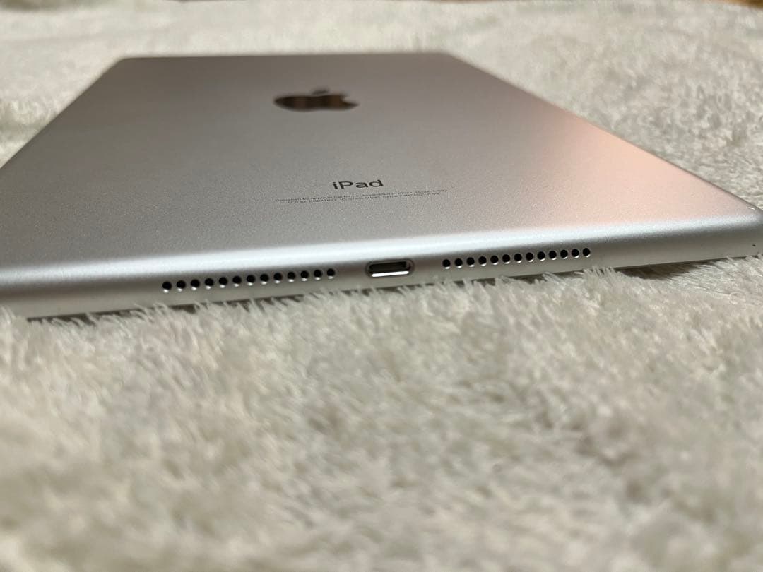 Apple iPad シルバー 本体　第6世代　128GB