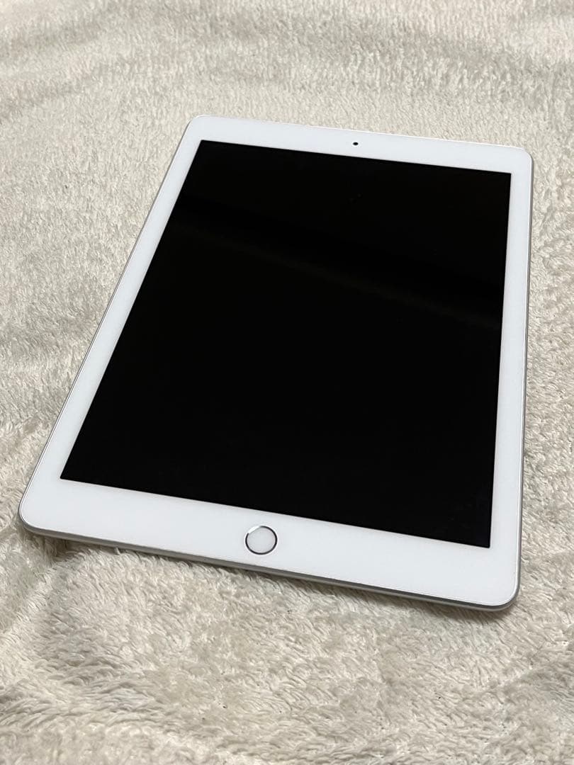 Apple iPad シルバー 本体　第6世代　128GB