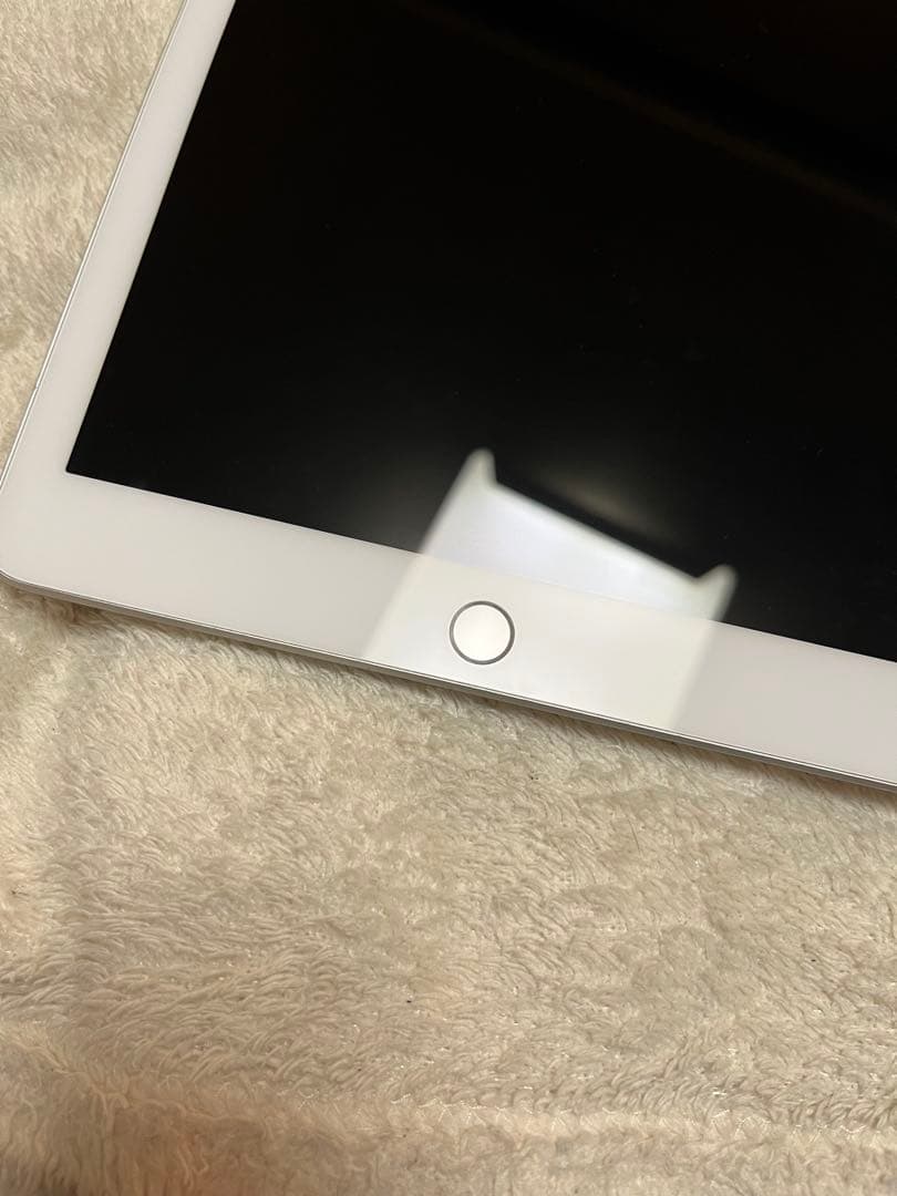 Apple iPad シルバー 本体　第6世代　128GB