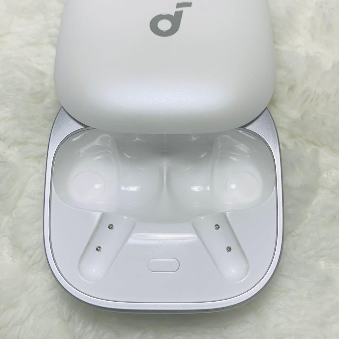 美品 soundcore Liberty5 パールホワイト 充電ケース　1