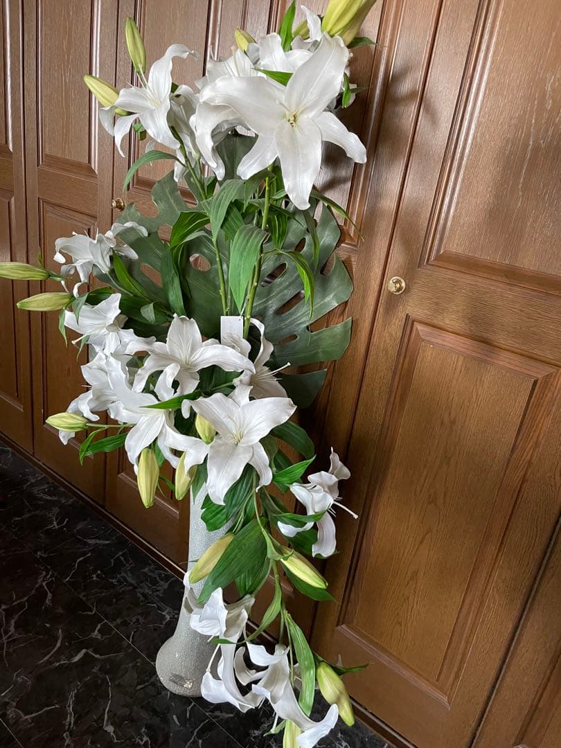 ◉セール！エミリオロバ　大輪カサブランカ16輪　豪華アートフラワー