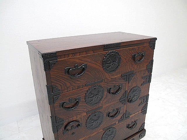 美品 鍵付 岩谷堂箪笥 車箪笥 欅材漆仕上 W82×D41×H98cm 南部鉄器