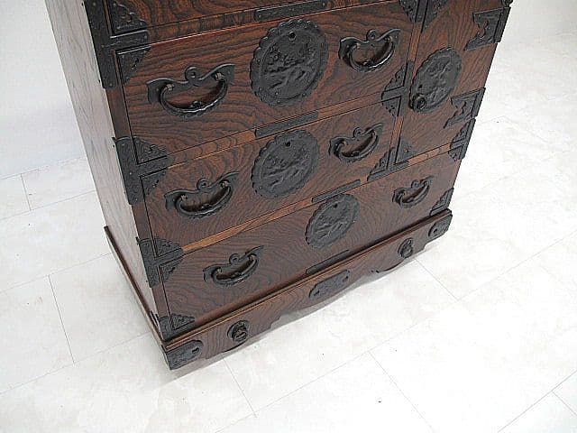 美品 鍵付 岩谷堂箪笥 車箪笥 欅材漆仕上 W82×D41×H98cm 南部鉄器