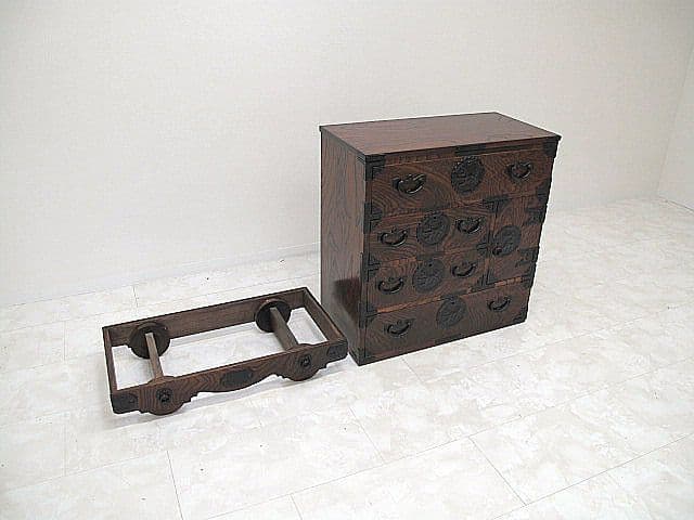 美品 鍵付 岩谷堂箪笥 車箪笥 欅材漆仕上 W82×D41×H98cm 南部鉄器