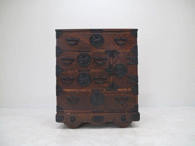 美品 鍵付 岩谷堂箪笥 車箪笥 欅材漆仕上 W82×D41×H98cm 南部鉄器