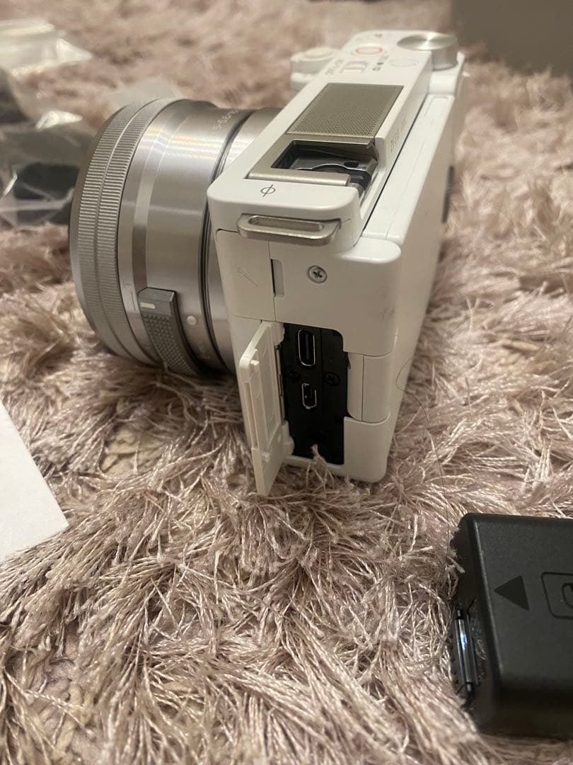 Sony ZV-E10 ホワイト　ミラーレス一眼カメラ