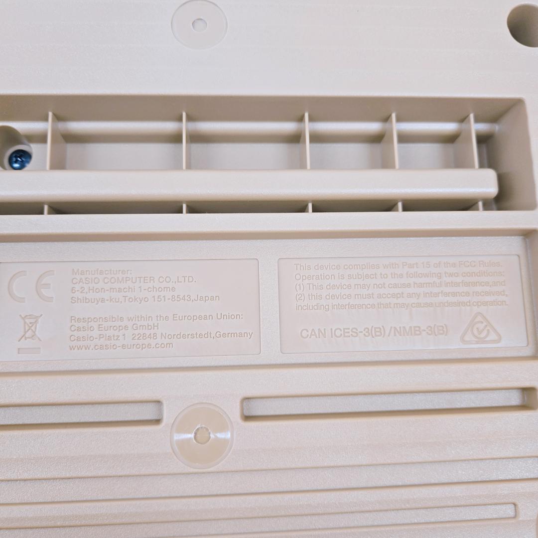 【未使用品】カシオ LK-526 楽らくキーボード 光ナビゲーション ピアノ