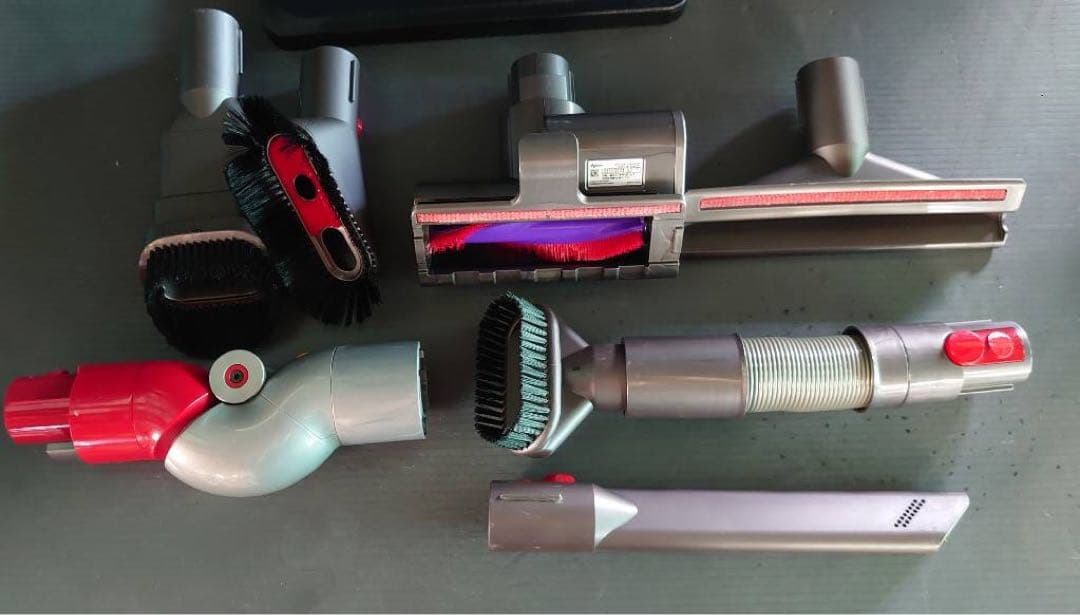 Dyson Cyclone V10 Fluffy充電スタンド付き（中古品）