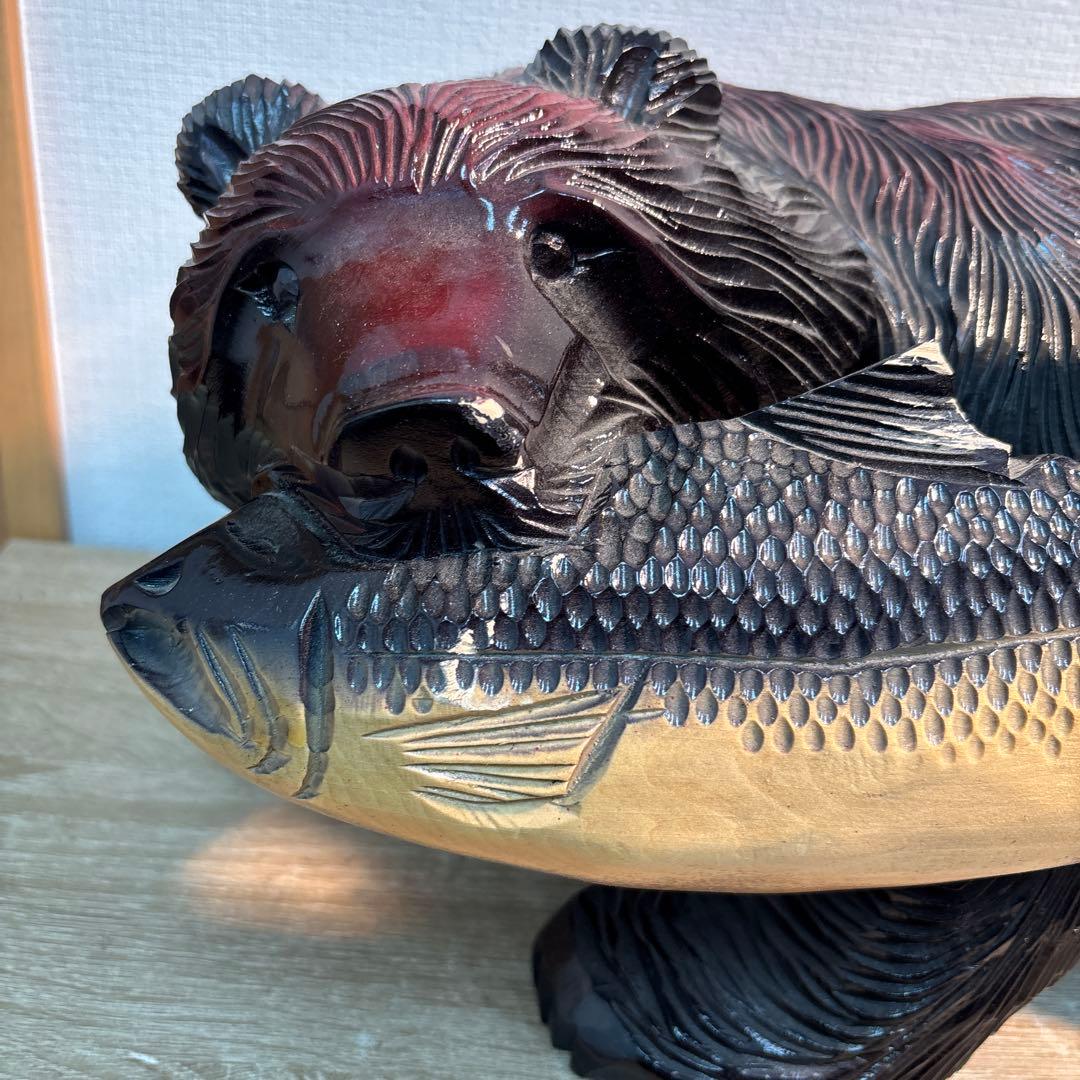 木製クマと魚の彫刻 約40cm
