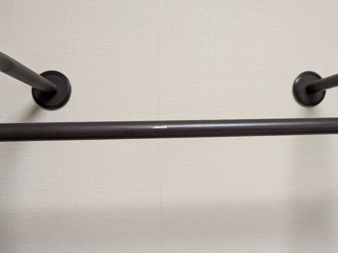 壁立て掛け式　ダークブラウン ハンガーラック 1段棚付き　シンプル　省スペース